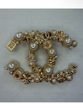 Chanel Gold Classic Pearl Crystal Cc Logo Pin Brooch